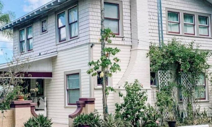 Sanford Apartment | The Historic Craftsman (2nd Floor)@Park Place Inn