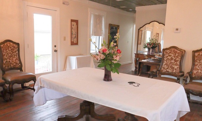 Johnson City House | The Historic Pearl !