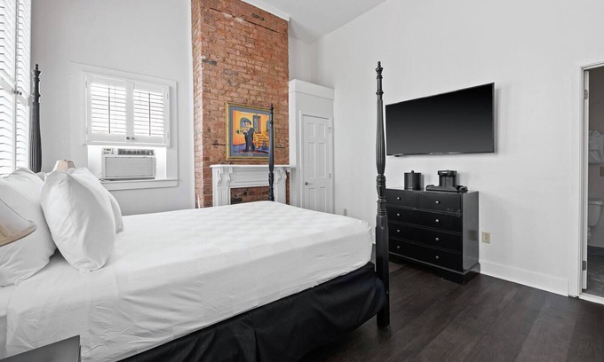 Faubourg Lafayette Hotel | The Historic Streetcar Inn Premium Queen Room