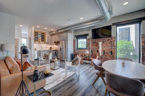 River District House | The Hive 207 Bees Knees