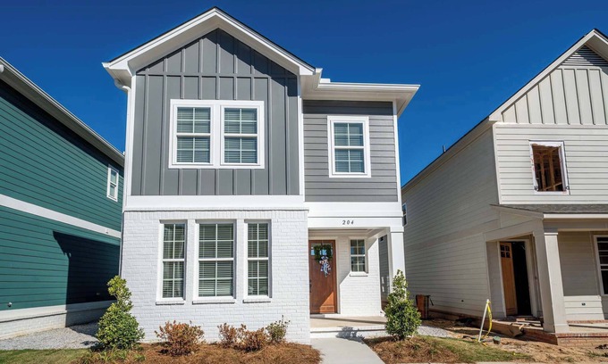 Oxford House | The Hive on Honeysuckle, Best Rate for SC GameDay!