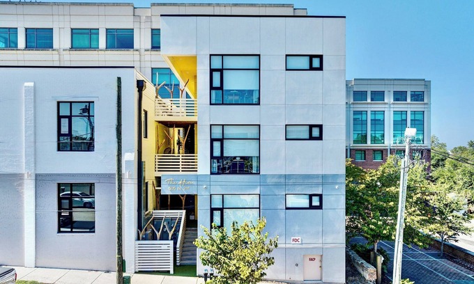 River District Apartment | The Hive