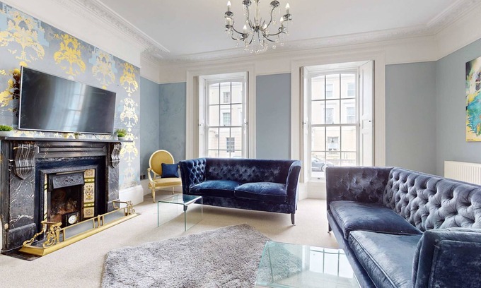 Barbican House | The Hoe, Beautiful 5-Bedroom House, Garden, Secure Parking, Sleeps 12