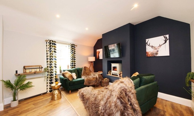 York Cottage | The Holgate Snug - sleeps 4 guests in 2 bedrooms