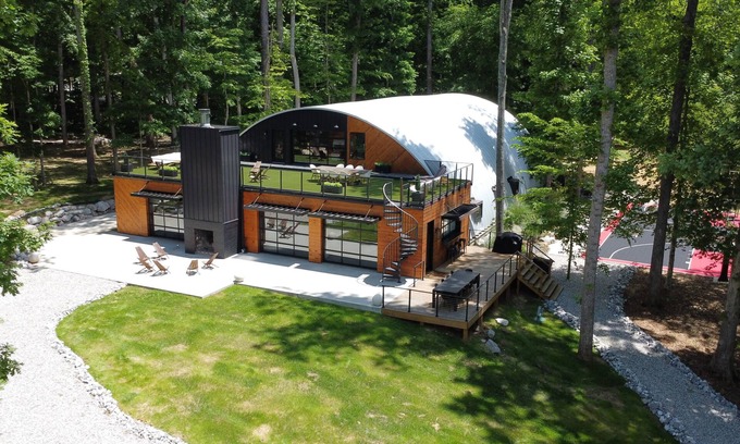 Byrdstown House | The Holiday Hutt at Dale Hollow Lake-Close to Sunset, Bball Court, Movie Theater