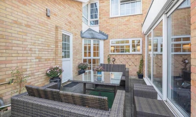 Cambridge Bed & Breakfast | The Holly Tree