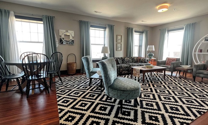 Hartington Hotel | The Hollywood Suite in The Hotel Hartington downtown!