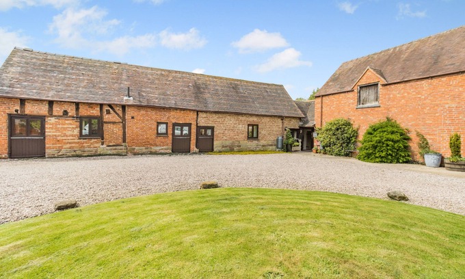 Cosford House | The Holt Barn - Three Bedroom House, Sleeps 6