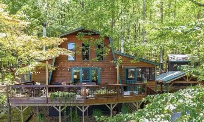 Walnut Mountain Ski Chalet | The Home Away Chalet✨ Views! Fire pit! Jacuzzi!