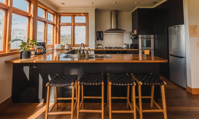 Renwick House | The Homestead - Blenheim Holiday Home