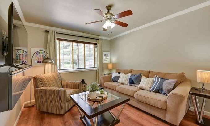 Nacogdoches Apartment | The Homestead | Luxury-Cozy 2BR Apartments Near SFA & Historic Downtown Nacogdoc
