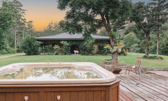 Bellbrook House | The Homestead on Nulla Nulla- Country property for up to 8 guests & 2 dogs