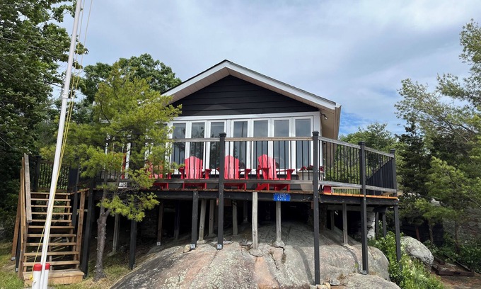 Honey Harbour Cottage | The Honey Harbour Hideaway on Little Beausoleil