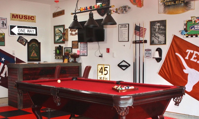 West Livingston House | The Honey Hive - Dog friendly w/golf cart, game room, and pool access