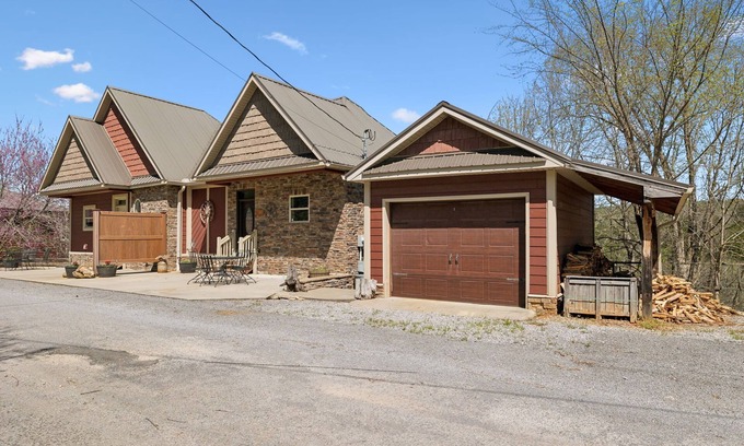 Smithville Condo | The Honeymoon Suite 1 n