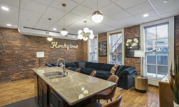 Downtown Nashville Condo | The Honky Tonk - 2 Blocks to Broadway