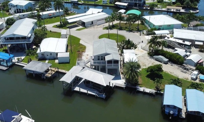 Saint James City House | The Hook Oar House - Waterfront Retreat with Private Boat Lifts - 2B/2B