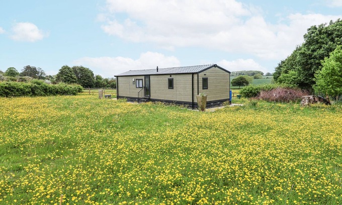 Great Finborough Cottage | THE HOOT, pet friendly, with a garden in Stowmarket