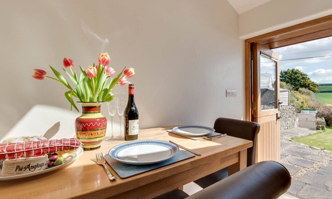 Georgeham House | The Hop House - One Bedroom House, Sleeps 2