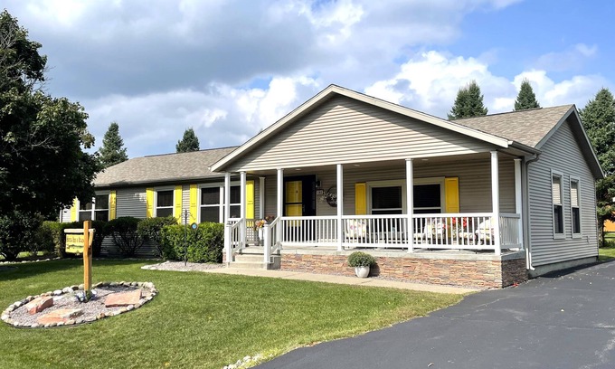 Spring Brook House | The Horse Inn Around @ Spring Brook Resort