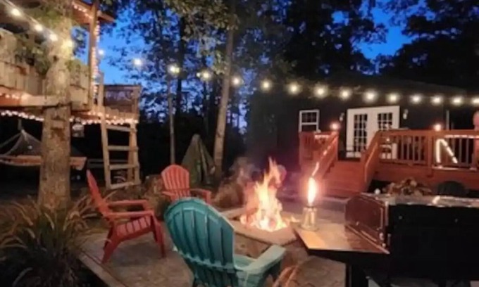 Corbin Cabin | The Horseshoe Pond Cabin-15 min to historic Fredericksburg or Kings Dominion VA