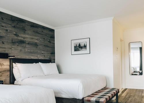 Queens Square Hotel | The Hotel on Pownal