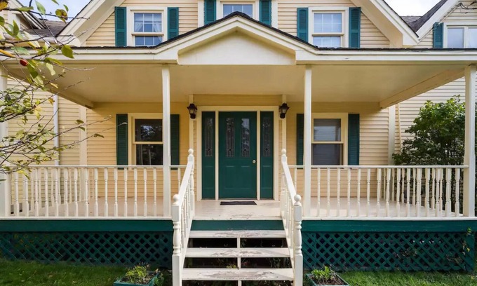 Clinton House | The House at Clinton Hills Lodgen