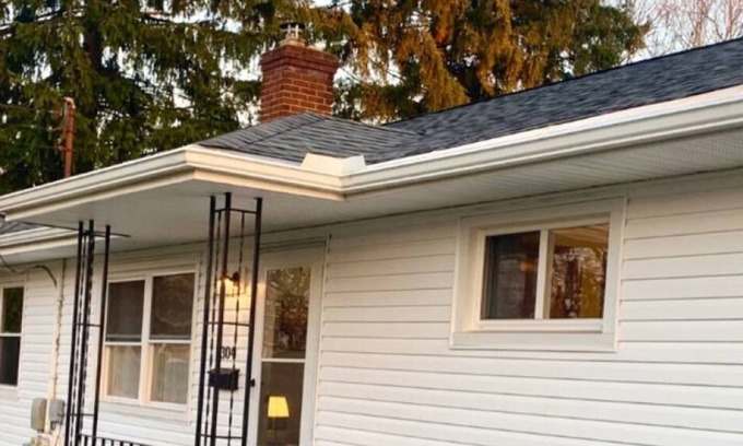 Cuyahoga Falls House | The House Hotels - Erie Street 1