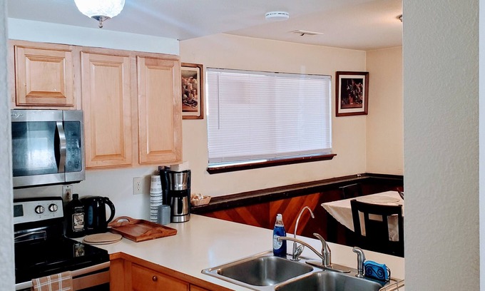Lynnwood House | The House In Great Neighborhood, Walking Distance To Park, Dinning and Beach.