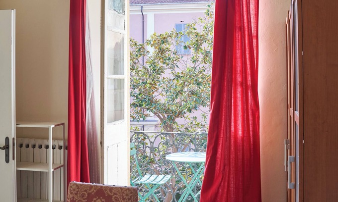 Oneglia Apartment | The House in the Old Center of Oneglia