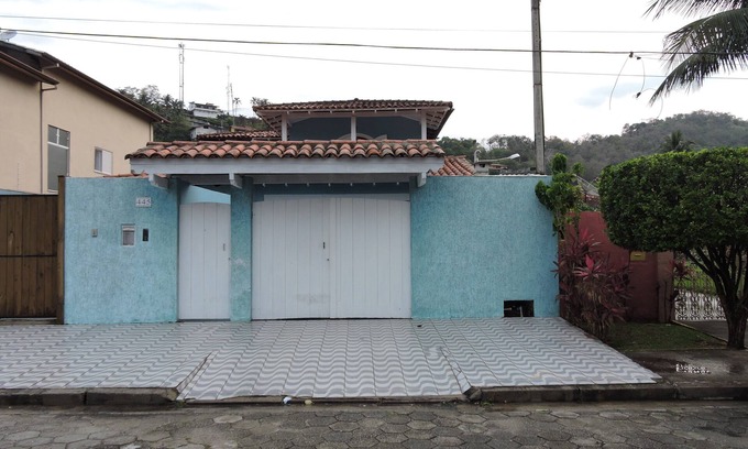 Barra Velha House | The house is well located near supermarket, restaurants, hospital