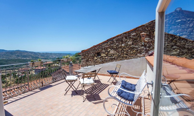 Castelnuovo Cilento House | The House of Pebbles