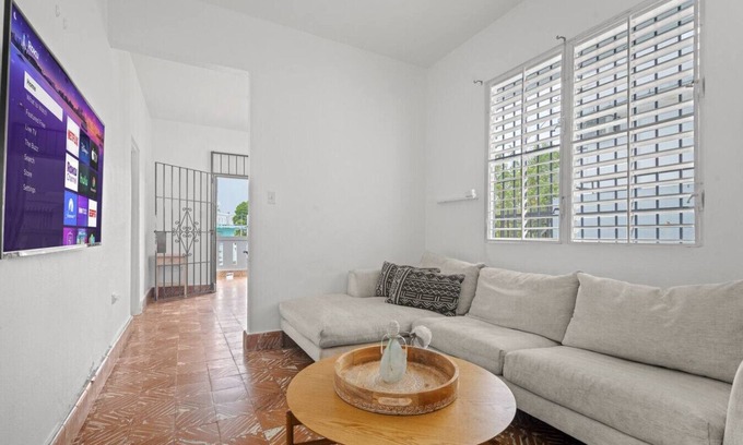 Sagrado Corazon Apartment | The House of Juliet | Modern Three-Bedroom Getaway