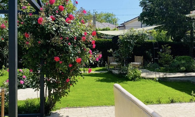 Eforie Nord House | The house of roses