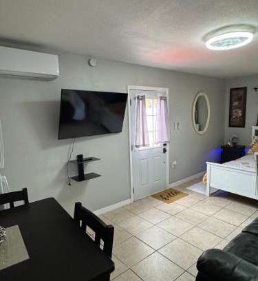 Almont Apartment | The house of the palms