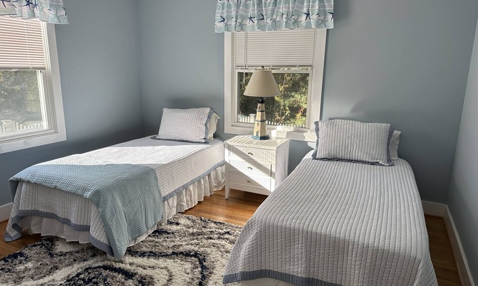 Niantic House | The House with the Blue Door - 3 Minutes from Downtown Niantic!