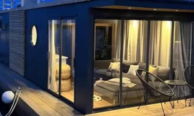 Solvesborg Boat Rental | The houseboat Astrid