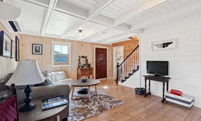 Terra Nova Cottage | The Howard House | Daniel’s Cove
