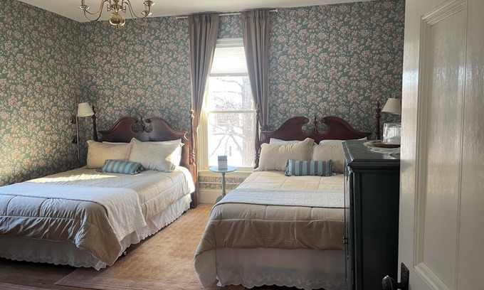 Guilford Bed & Breakfast | The Hudson Room - Two Queen Beds - The Guilford Bed & Breakfast