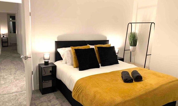 Welford House | The Hughenden Townhouse | Free Parking | WiFi