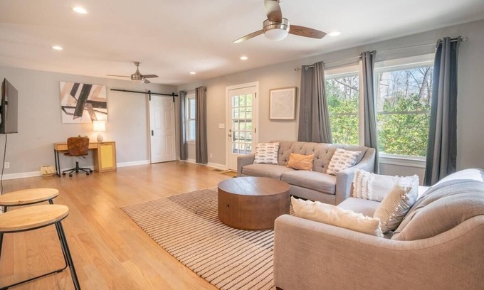 Hanahan House | The Hume Estate. Modern 4br Home + Lovely Yard!