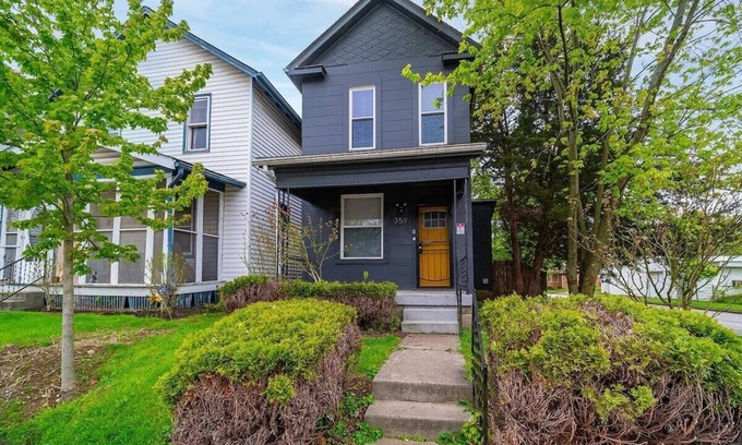 Columbus House | The Hungarian Village Spot - 2 BR and Fenced Yard