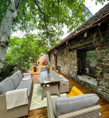 Ciudanovita House | The Hunter House