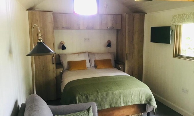 Aysgarth Apartment | The Hut in the Orchard @ Yorecroft