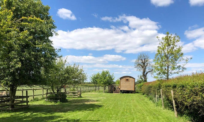 Shackerstone Cottage | THE HUT, pet friendly, character holiday cottage in Market Bosworth