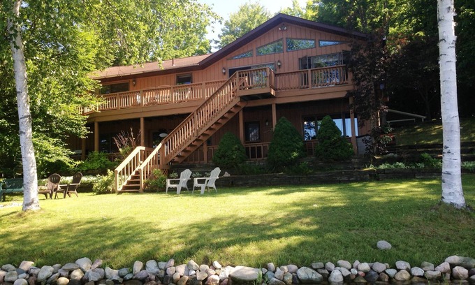 Le Roy House | The Hydeaway at Sunrise Lake - large lakefront family vacation home, sleeps 13