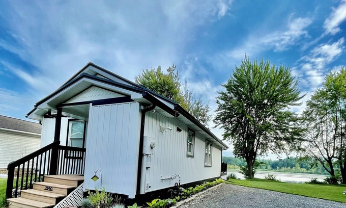 Shipshewana Cottage | The Ice House