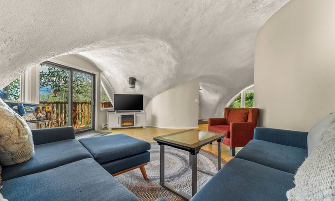 Intermountain Condo | The ICONIC Vail Home with FREE SKIER Parking at Vail.