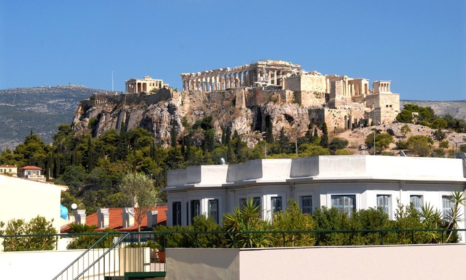 Thissio Apartment | The ideal house at the foot of Acropolis.
