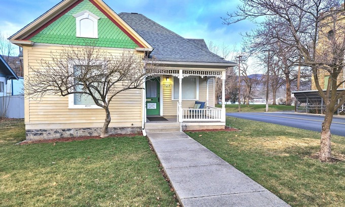 Lewiston House | The ideal medical professionals stay near St. Joe's RMC & LCSC in Lewiston.